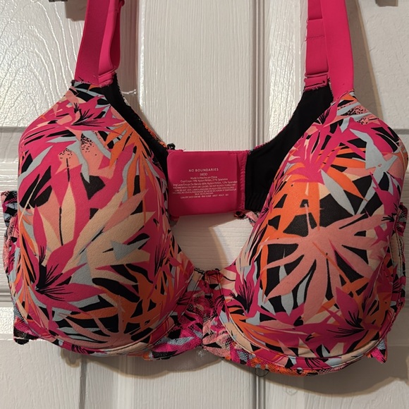 No Boundaries 38DD pink/lacy floral print bra. Thicker straps and three clasps. - Picture 3 of 7